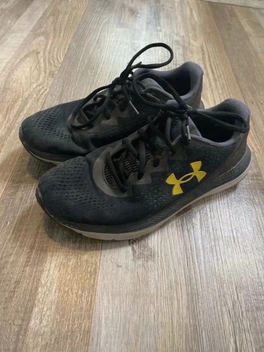 Men’s under Armour shoes